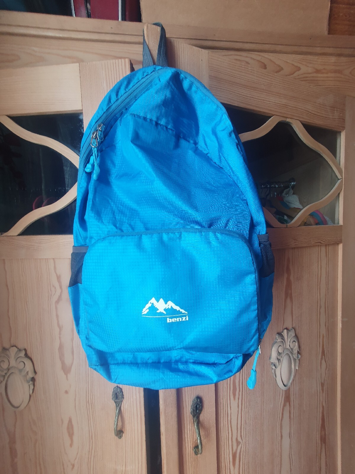 Mochila Benzi. Lycra. Lycra ligera. Azul y gris.