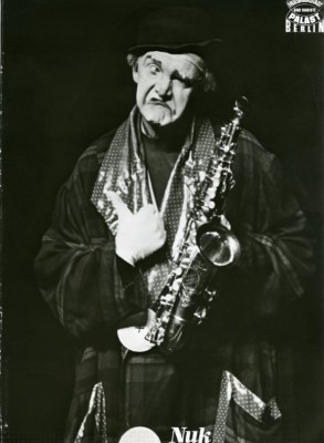Deutschland Berlin Zirkus Clown Saxophon Musiker Nuk Georg Spillner altes Foto 1960