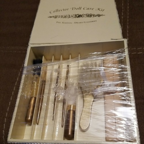 Collector doll care kit by Ashton Drake galleries - Picture 3 of 7