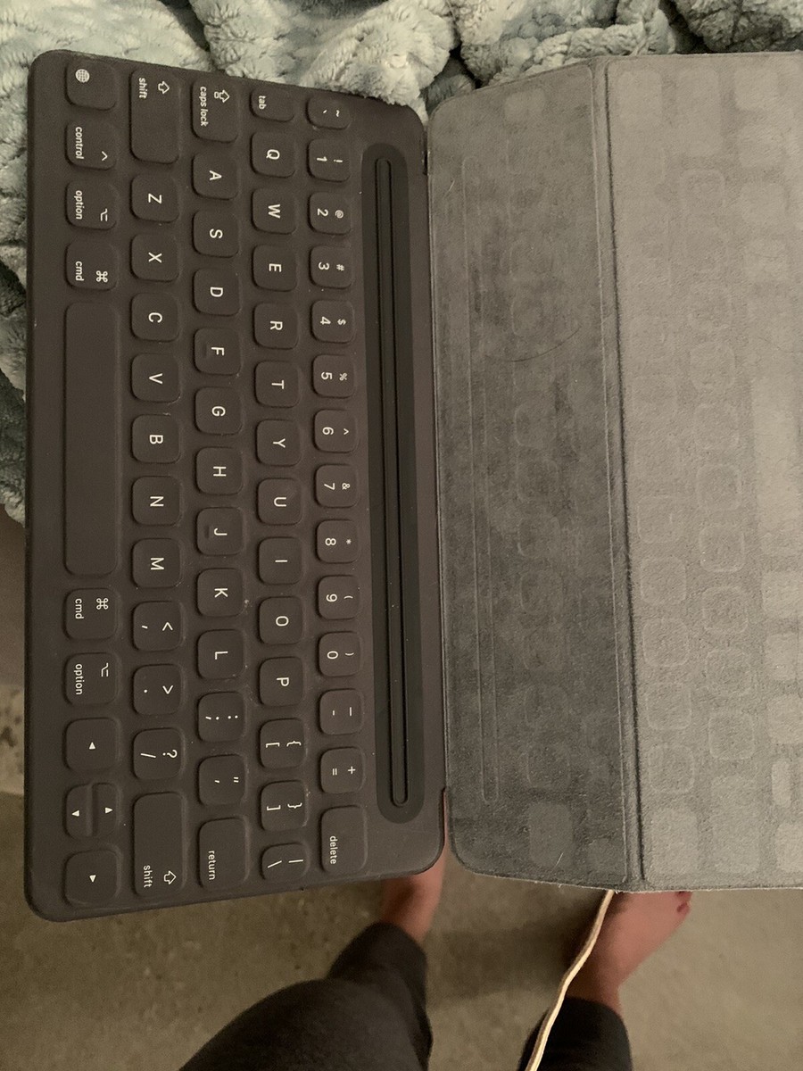 Apple iPad Pro 1st Gen. 128GB, Wi-Fi, 9.7 in - Gold AND Apple iPad Pro 1st Gen. 128GB, Wi-Fi, 9.7 in - Gold AND