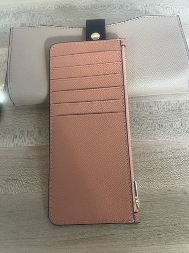 PORTAFOGLIO COACH MULTIFUNZIONE IN PELLE A GRANA INCROCIATA in oro rosa/marrone prezzo al dettaglio $275 - Foto 14 di 18