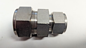 Used Swagelok Stainless 1" Tube x 3/4" Tube Reducer Union Connector SS-1610-6-12