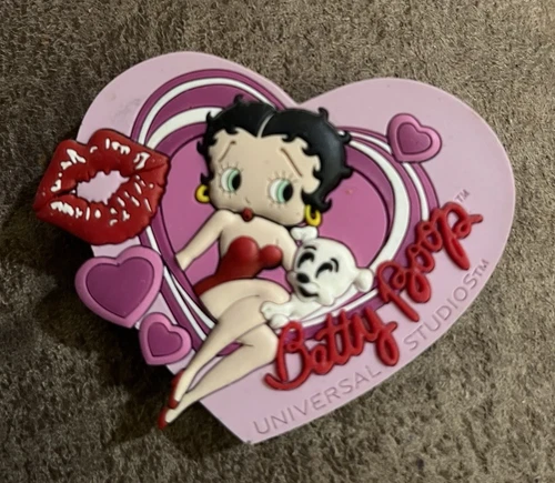 Betty Boop & Pudgy Heart Shaped Magnet-- Universal Studios 2006--pre-owned