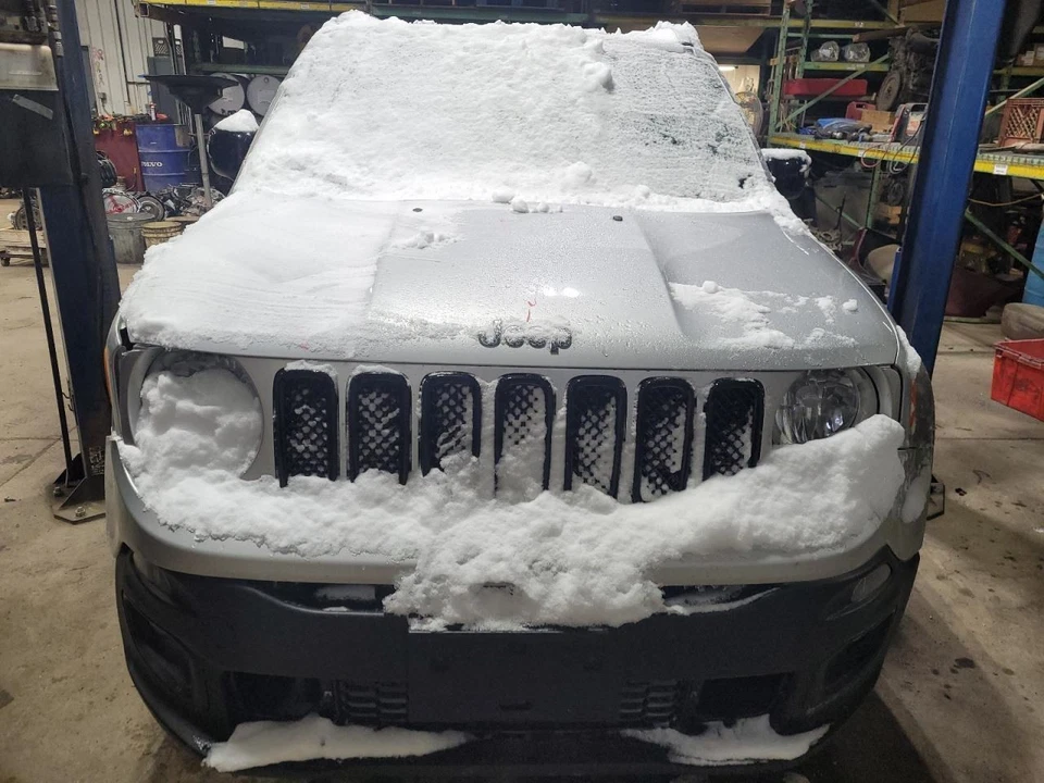 AC Condenser Fits 15-17 RENEGADE 2063724 - Image 3 of 4