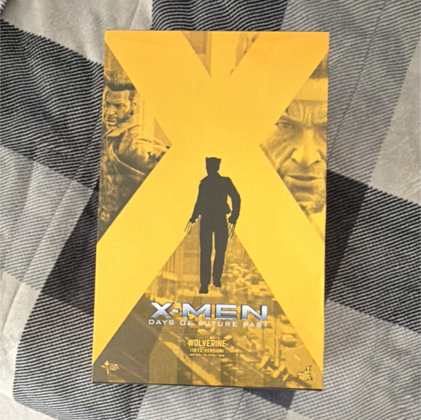 Hot Toys Wolverine Action Figure X-Men Days of Future Past 1:6