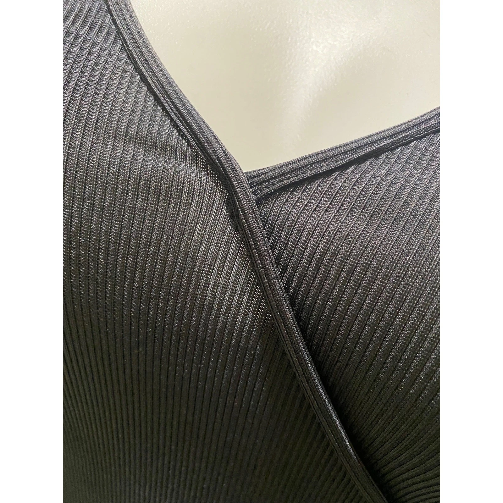 UNDERCOVER Abito nero Victoria Secret V profonda sul retro