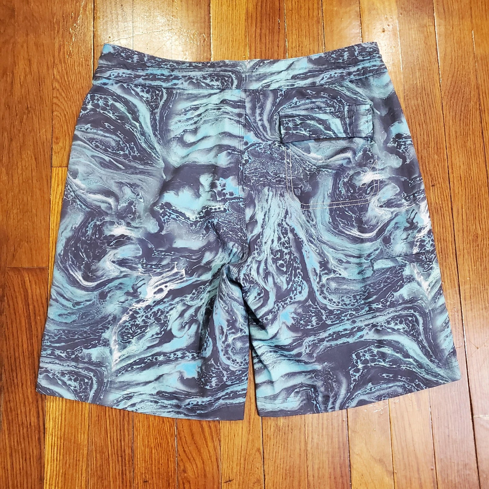 Huk Swim Shorts Mens 32 Blue Performance Fishing Stretch 8 Inch Inseam Print