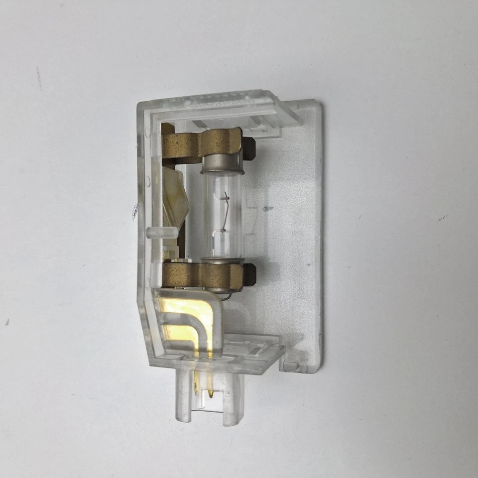 1995-2012 GM 88 Rear Compartment Courtesy Lamp 25635368 - Image 2 of 4