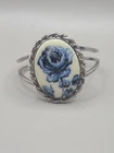 Vtg Silvertone Handpainted Milk Glass Blue Flower Hinged Clamper Bracelet Size 7