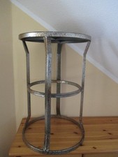 sehr schönes kleines Tischchen/Hocker aus Metall, rund, stabil, H 60 cm