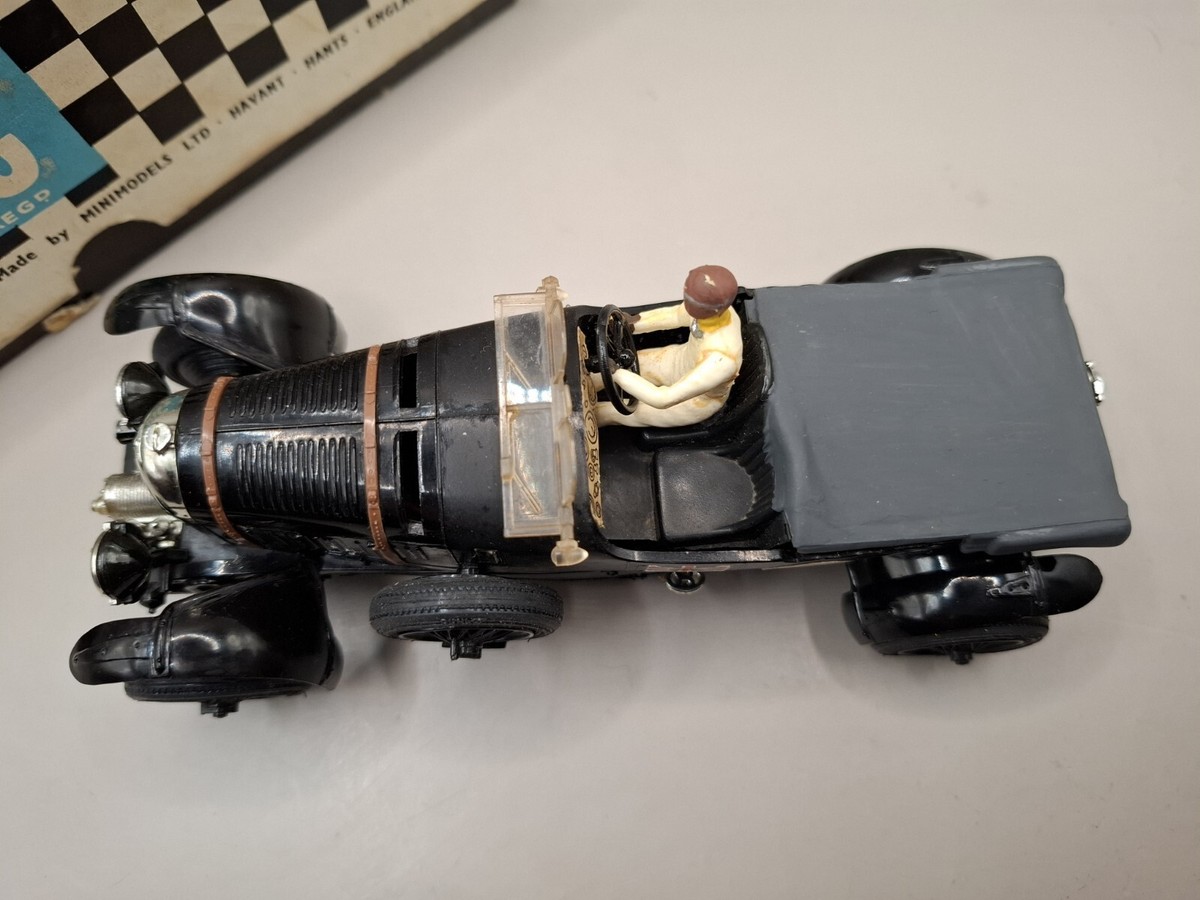 A Scalextric C64 Bentley and a C65 Alfa Romeo, both boxed (some