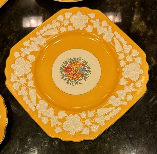 George Jones & Sons Crescent Rhapsody Butterscotch 12 Pc Square Lunch Set EUC - Picture 2 of 5