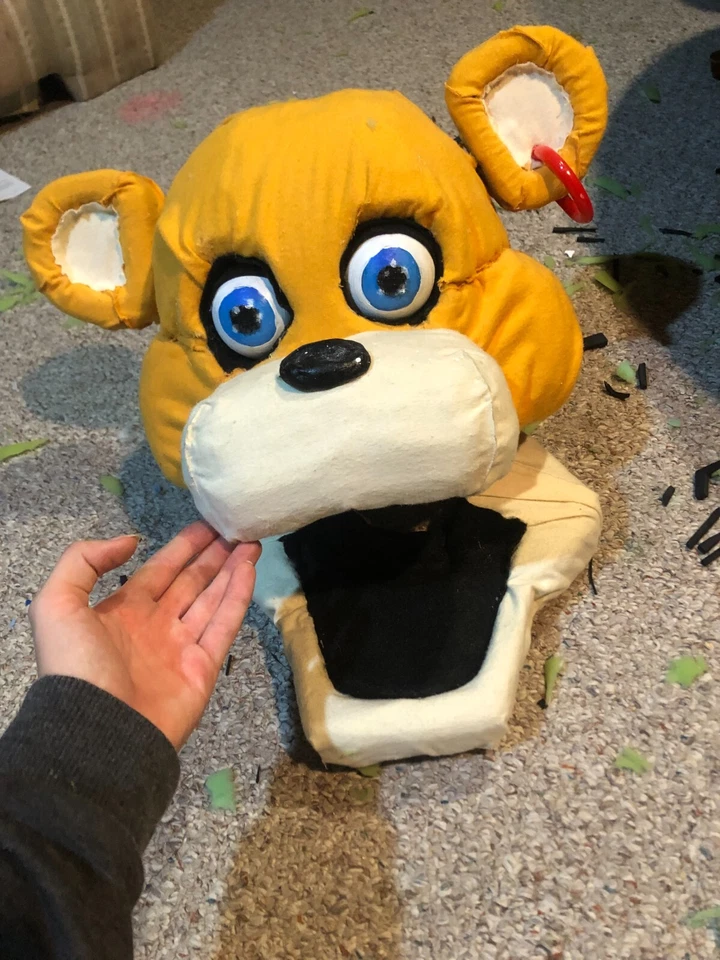 Five Nights at Freddy's Glamrock Freddy máscara base cosplay inacabada Foto 3 de 4