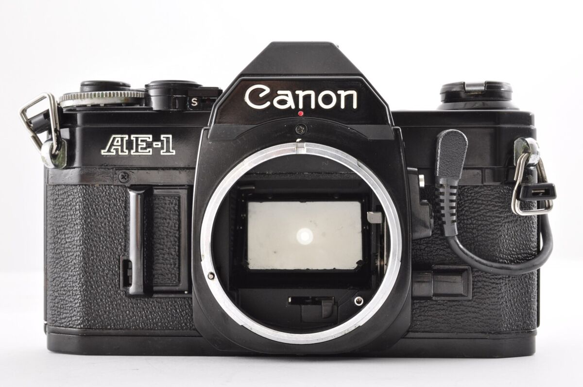 Canon AE-1 Black / New FD 35-70mm f/3.5-4.5 Excellent+ SLR Canon AE-1 Black / New FD 35-70mm f/3.5-4.5 Excellent+ SLR
