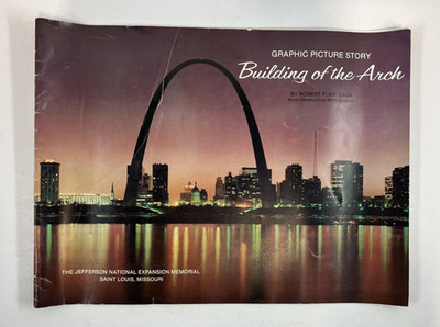 Graphic Picture Story - Building Of The Arch - Robert P. Arteaga
