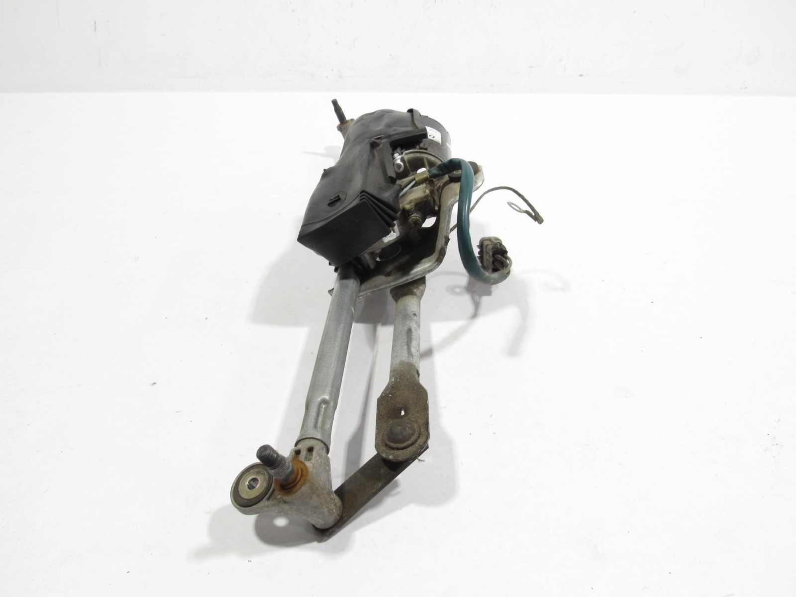 02-06 Maserati Coupe GT 2004 Front Windshield Wiper Linkage W/ Motor ;