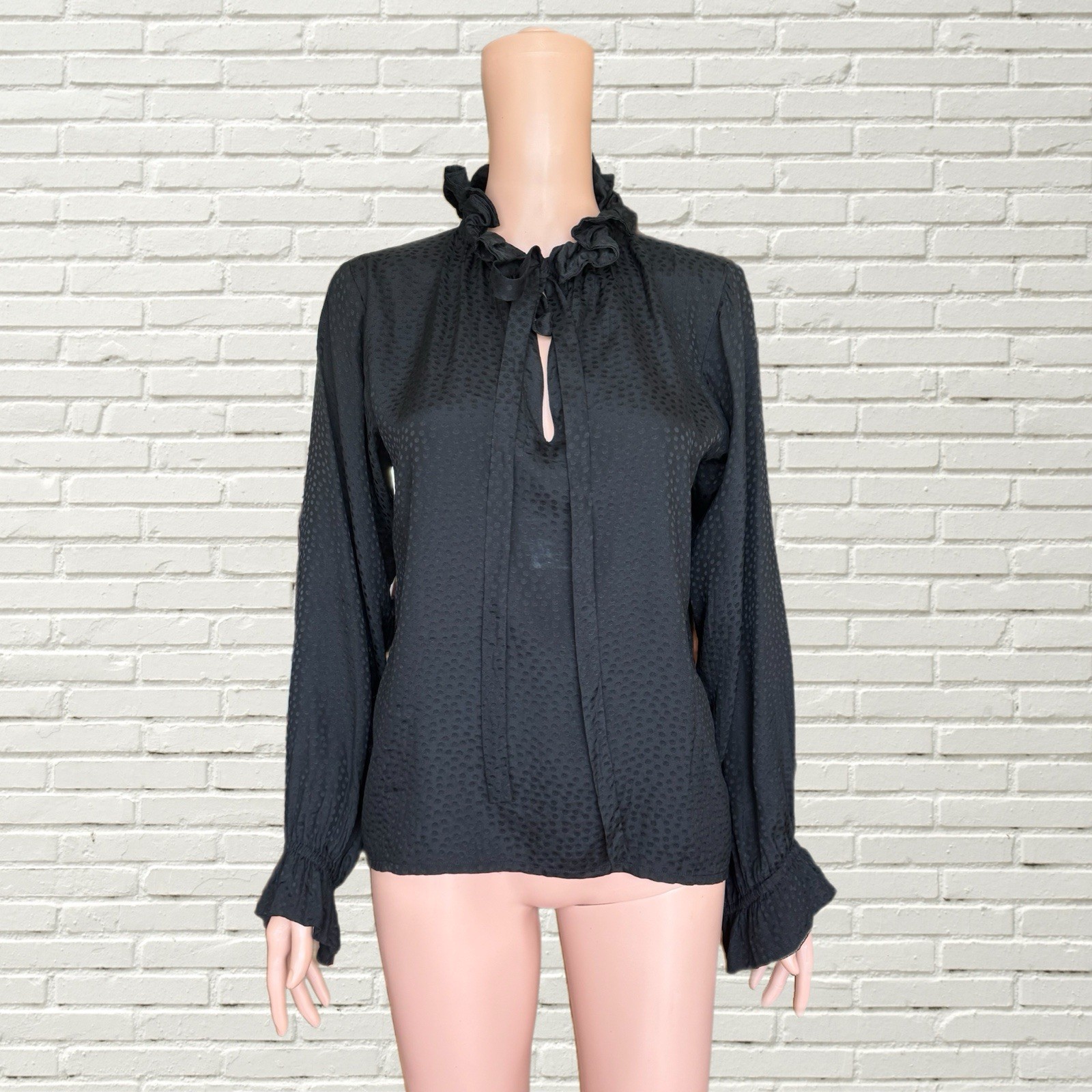 Camicetta Saint Laurent vintage anni 70 blusa in seta nera a pois con volant