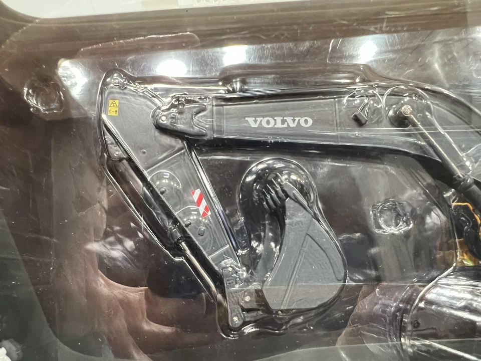 MotorArt 1:50 Volvo EC700B Excavator - Hi-Tech Line - Image 2 of 4