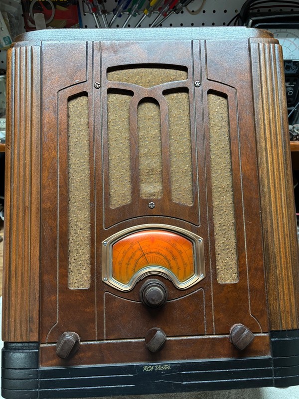 RCA T7-5 tube tombstone 3 band radio, plays strong with rebuilt chassis