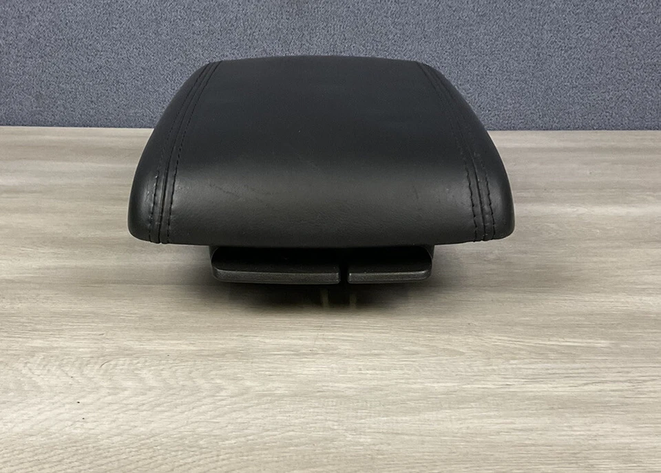 ⭐️2006-2011 Buick Lucerne Cadillac DTS Center Console Lid/Armrest Free Shipping! - Image 4 of 4