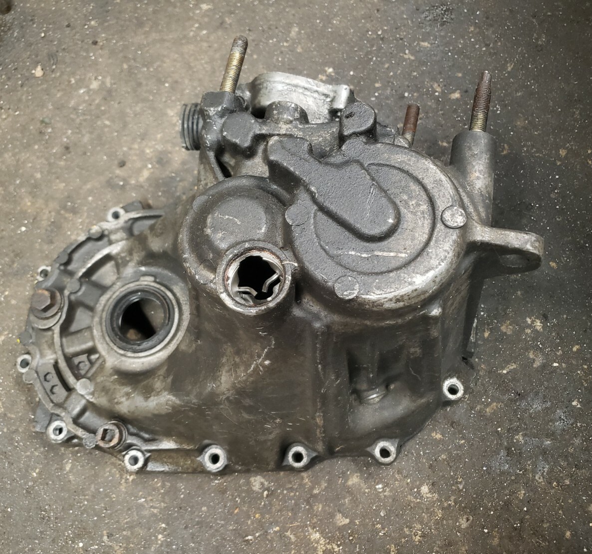 9701 PRELUDE SH MODEL! 5 Speed Manual Transmission case half Outer 98