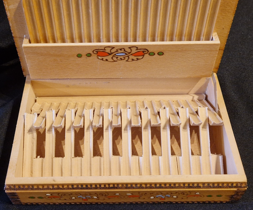 Vintage Wooden Cigarette Box - Picture 2 of 9