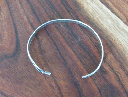 Signed Navajo A.Martin 925 Sterling Silver Feather Cuff Bracelet - Picture 6 of 12