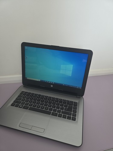 HP Notebook 14-an001na 8GB RAM 256GB SSD Windows 10 Laptop - Nagelneuer Akku