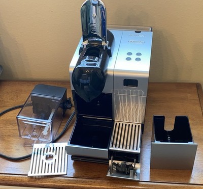 Nespresso Gray Delonghi Lattissima EN520SL Capsule Espresso Maker + Milk Frother