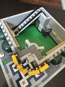 LEGO Modular Grand Emporium 10211 USED