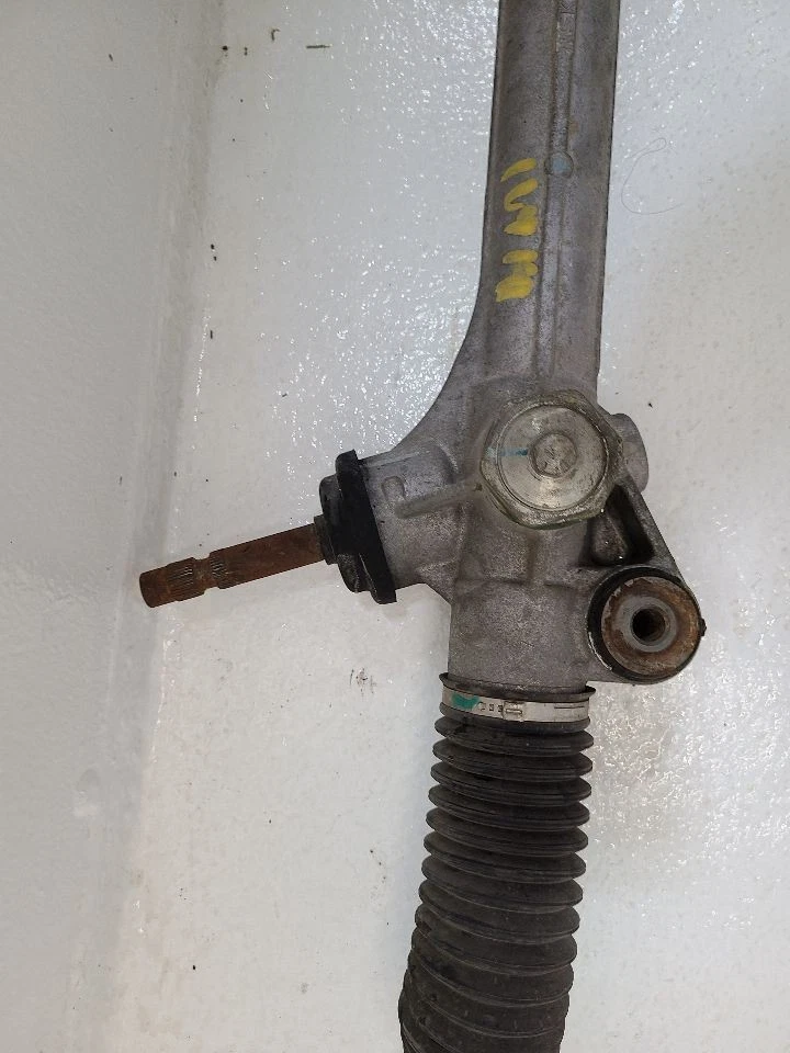 2011 - 2020 TOYOTA  SIENNA  Steering Gear Rack Power Rack And Pinion FWD  - Image 3 of 4