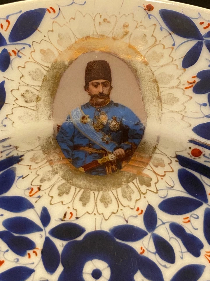 Antigua porcelana persa de Oriente Medio pintada a mano - Rey Qajar y Primer Ministro Foto 4 de 4