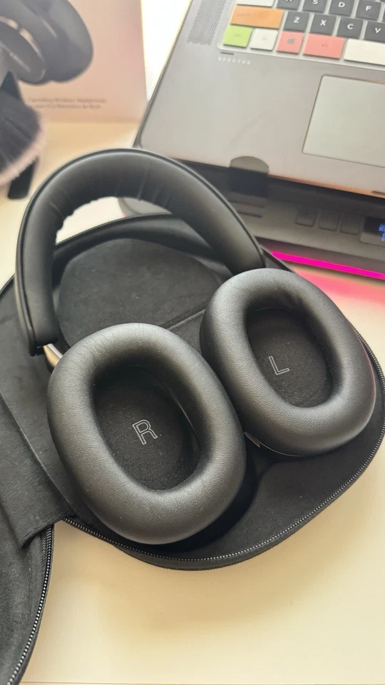 Bowers & Wilkins Px 8 headphones  - Image 4 of 4