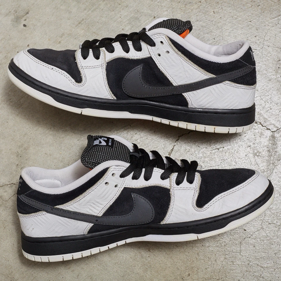 Nike x TIGHTBOOTH SB Dunk Low Pro QS 'Blanco/Negro' | Talla 10,5 M/12 W | FD2629-100 Foto 2 de 4
