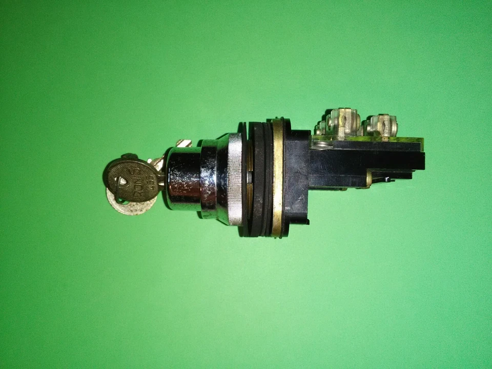 interrupteur a clef telemecanique type ZBRA91 - Photo 4/4