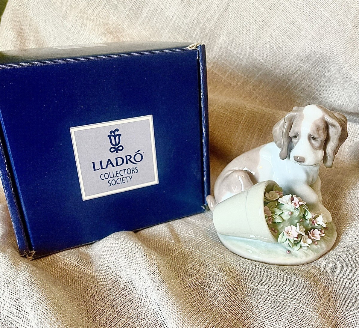 LLADRO Collectors Series #07672 “It Wasn't Me” Dog/Spaniel in mint