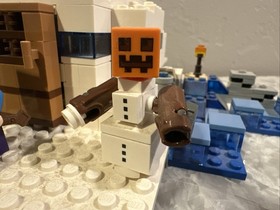LEGO Minecraft: The Snow Hideout (21120)