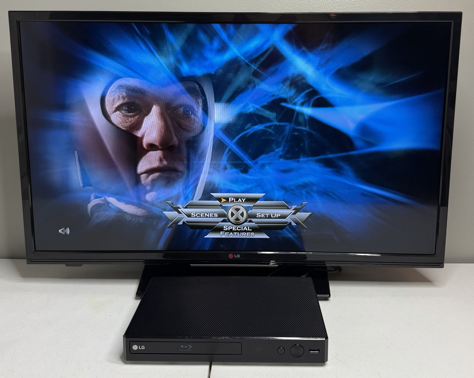 LG 32LB520B 32” LED HDTV 720p Flat Screen TV HDMI USB w/ Remote