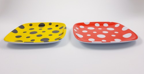 YAYOI KUSAMA Cosmic Nature NYBG Limited Edition Set of 2 SM Melamine Plates 2021 - Picture 3 of 6