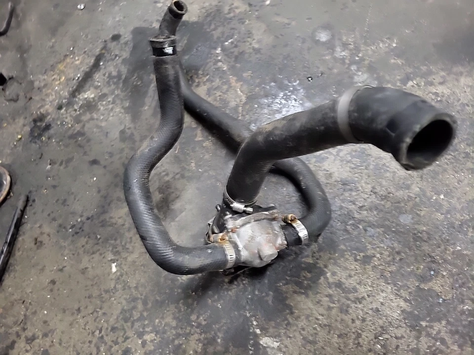 Carcasa termostato refrigerante clásico Kawasaki Vulcan VN1500 VN 1500 2001 96 04 Foto 4 de 4