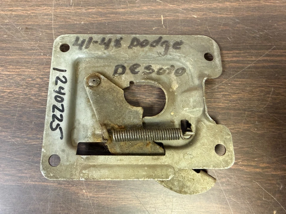 Chrysler Windsor Royal 1951 1952 New Yorker Lowe capó pestillo nos 1125 Foto 2 de 2