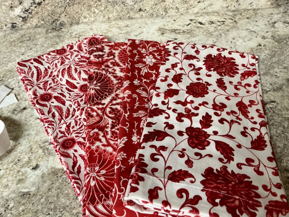 Williams Sonoma Marlo Thomas Red Mixed Dinner Napkins eBay