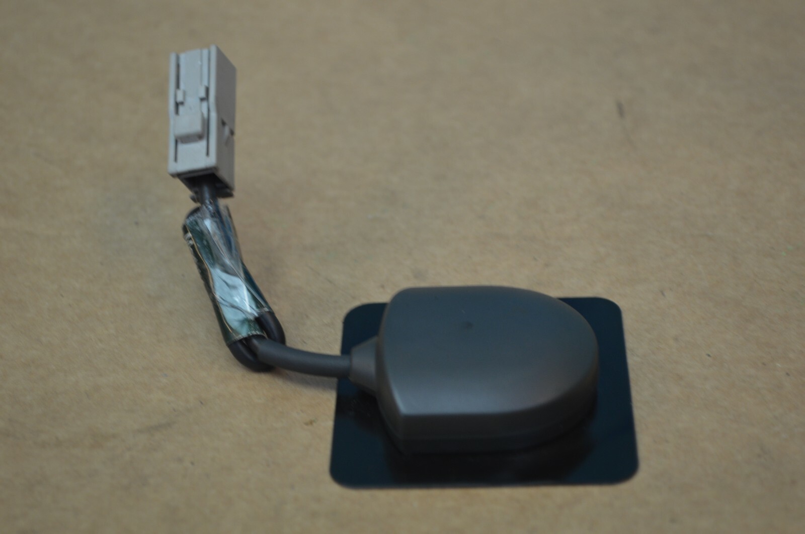 2009 ASTON MARTIN VANTAGE GPS NAVIGATION ROOF ANTENNA BLACK