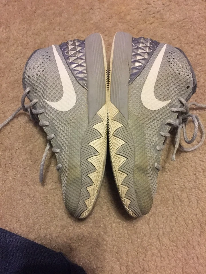 Nike Kyrie 1 Wolf Gris/Blanco-Platino Puro-Azul Marino Medianoche (717219-010) Talla 6 años GDFAS Foto 4 de 4