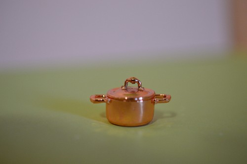 Miniature Casserole pot, Copper in 1:12 doll scale - Picture 7 of 12