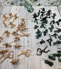 Vintage Army Toys Figures Green And Tan 60 Pieces