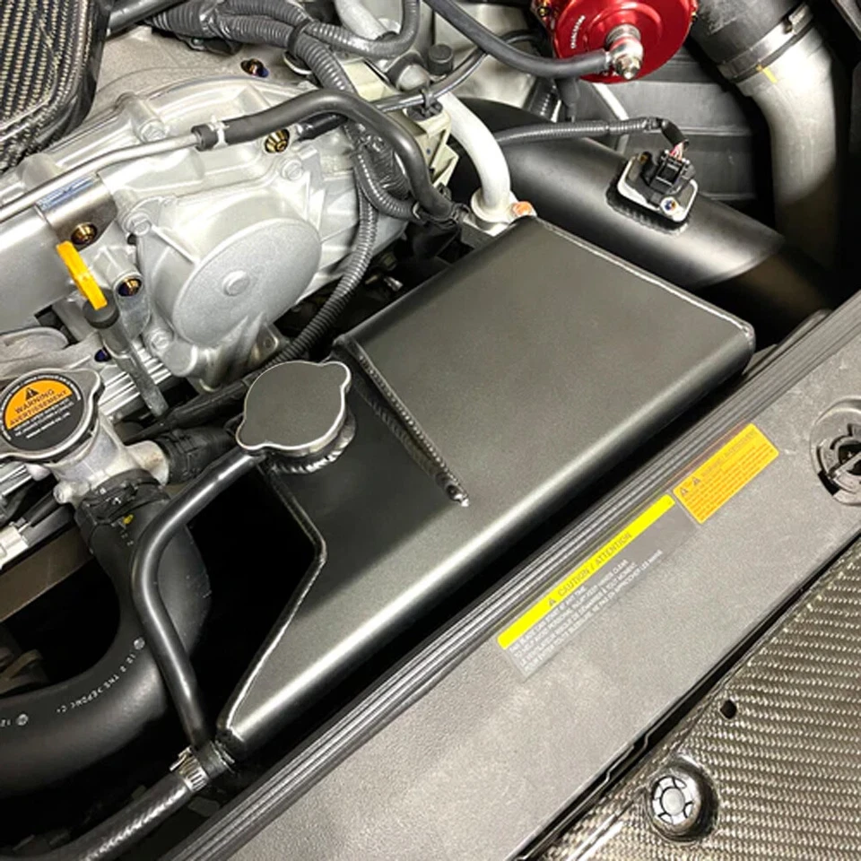 Depósito de desbordamiento de refrigerante de aluminio para Nissan R35 GTR R35 GT-R 2009-2021 Foto 2 de 4