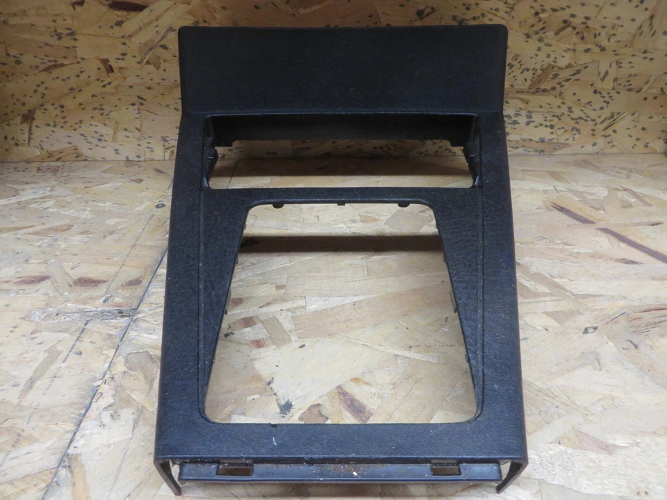 MERCURY CAPRI 94 1994 CONSOLA CENTRAL CARCASA CONSOLA SECCIÓN DELANTERA negro Foto 2 de 4