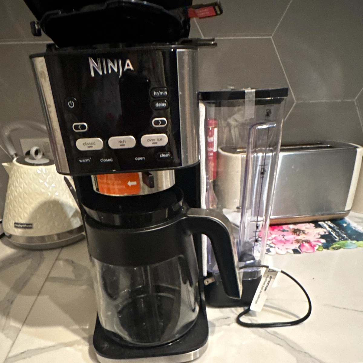 Cafetera Ninja DualBrew Filtro, Café Molido, Tanque de Agua, Negra/Plateada