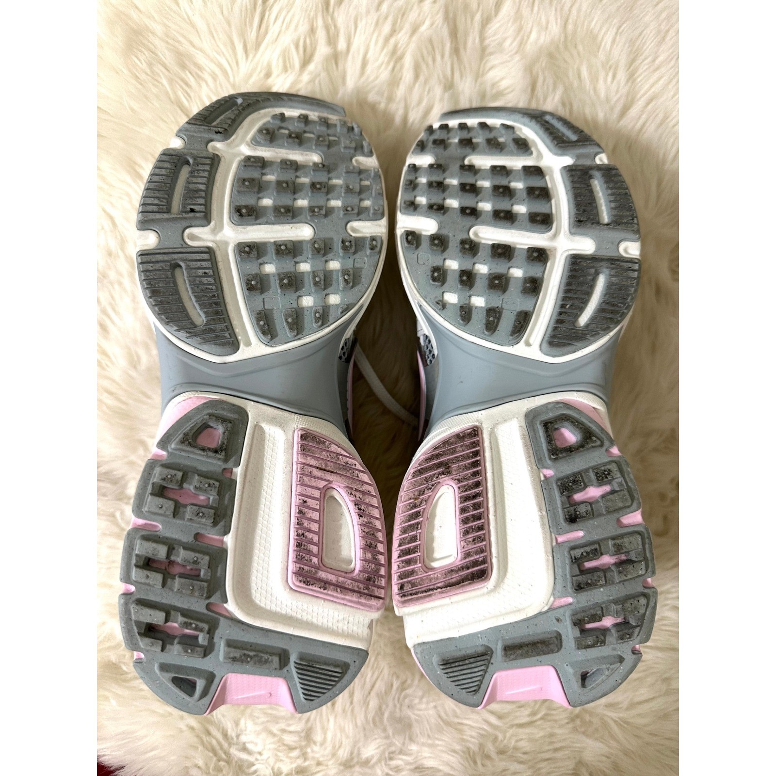Nike V2k Run Sneakers Size 7 Light Pumice/Pink Foam (HQ4046 001) Running Shoes
